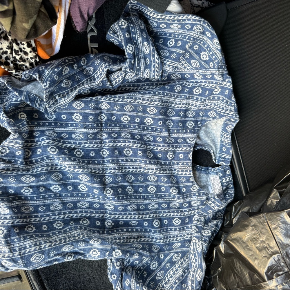 PacSun Blue and White Patterned Crop Top